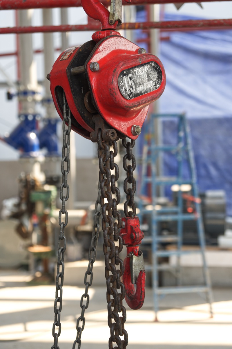 Overhead crane and lifting machinery supplied by OMS